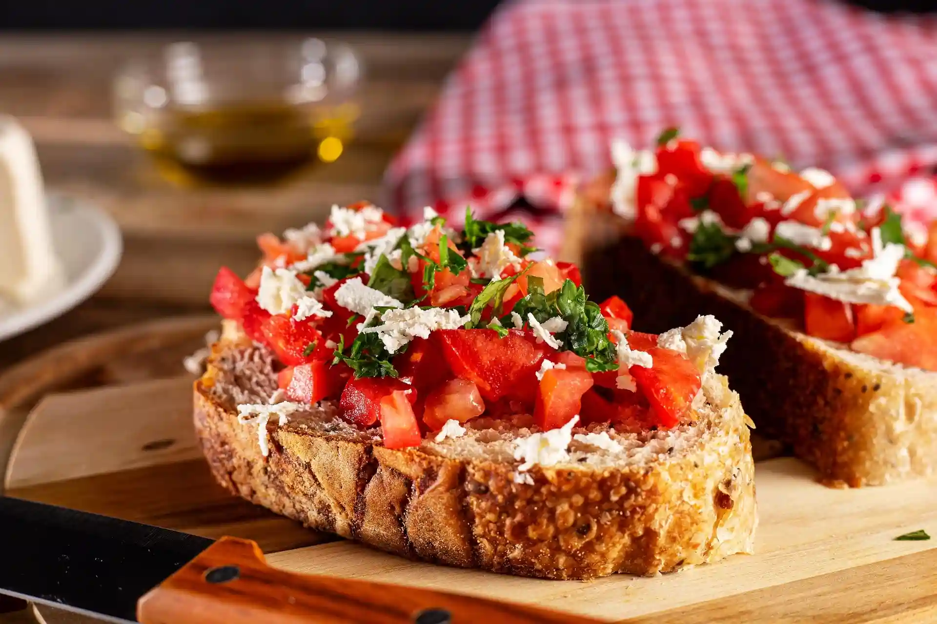 Toasted bread with tomatoes and basil
